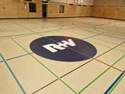 Mittelkreis ø 3,6m mehrfach verwendbar FOIL2sport Basketball Anwendungsbeispiel Bodenaufkleber fertig montiert.