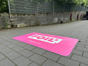 100x100cm outdoor Sport-Bodenaufkleber  FOIL2sport auf Pflastersteinen